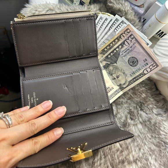 🔥 Louis Vuitton CAPUCINE in TAURILLON Leather Wallet - Picture 3 of 5